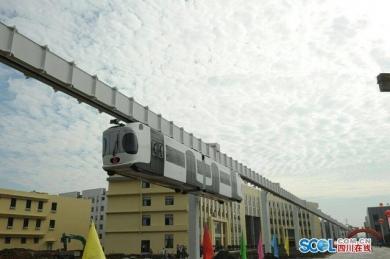 Китай провел испытание подвесной железной дороги