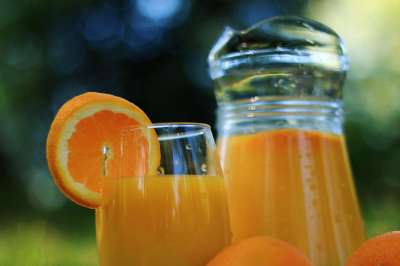 Ученые доказали, что апельсиновый сок гораздо полезнее апельсинов