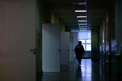 Завуча российской школы осудили условно за смерть голодной ученицы