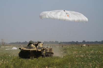 Две российские боевые машины десанта разбились из-за несработавших парашютов