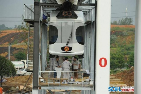Китай провел испытание подвесной железной дороги