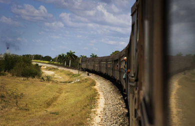 Россия поставила Кубе восемь локомотивов для развития железнодорожных перевозок